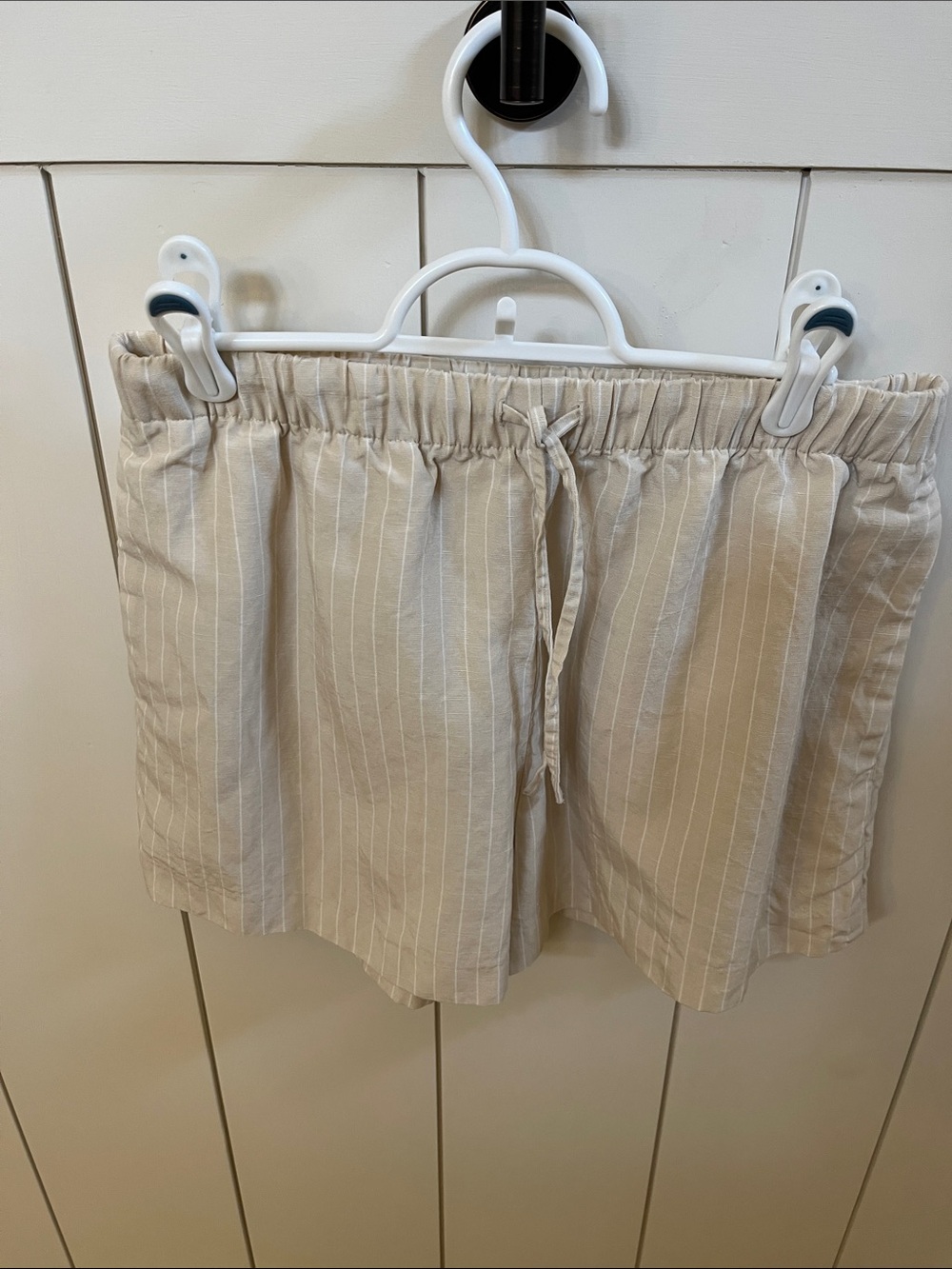 Aritzia Cream Pinstripe Elastic-Waist Shorts